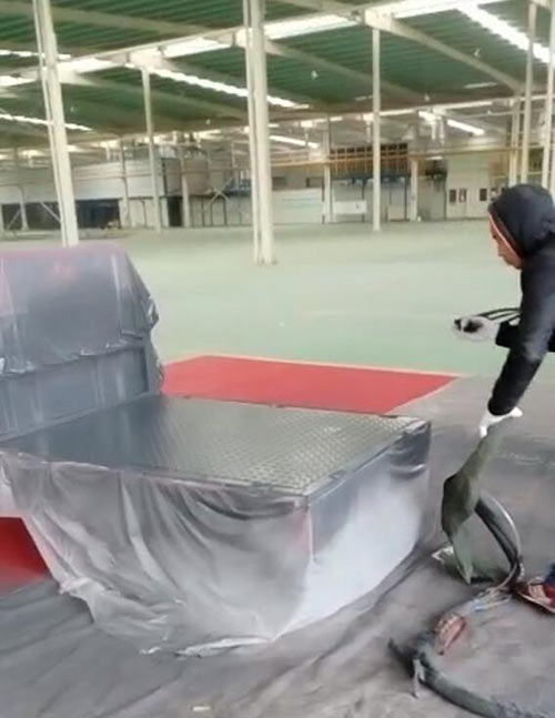 聚脲涂料噴汽車(chē)車(chē)廂防腐案例