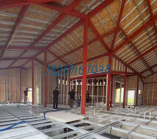 輕鋼房屋頂保溫隔熱聚氨酯發(fā)泡機(jī)(圖2) 輕鋼房屋頂保溫隔熱聚氨酯發(fā)泡案例