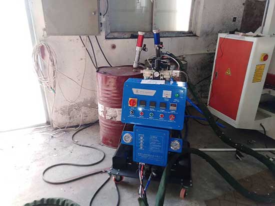 鋁型材門(mén)窗保溫聚氨酯澆注機(jī)(圖2) Q2600D鋁型材門(mén)窗保溫聚氨酯澆注機(jī)
